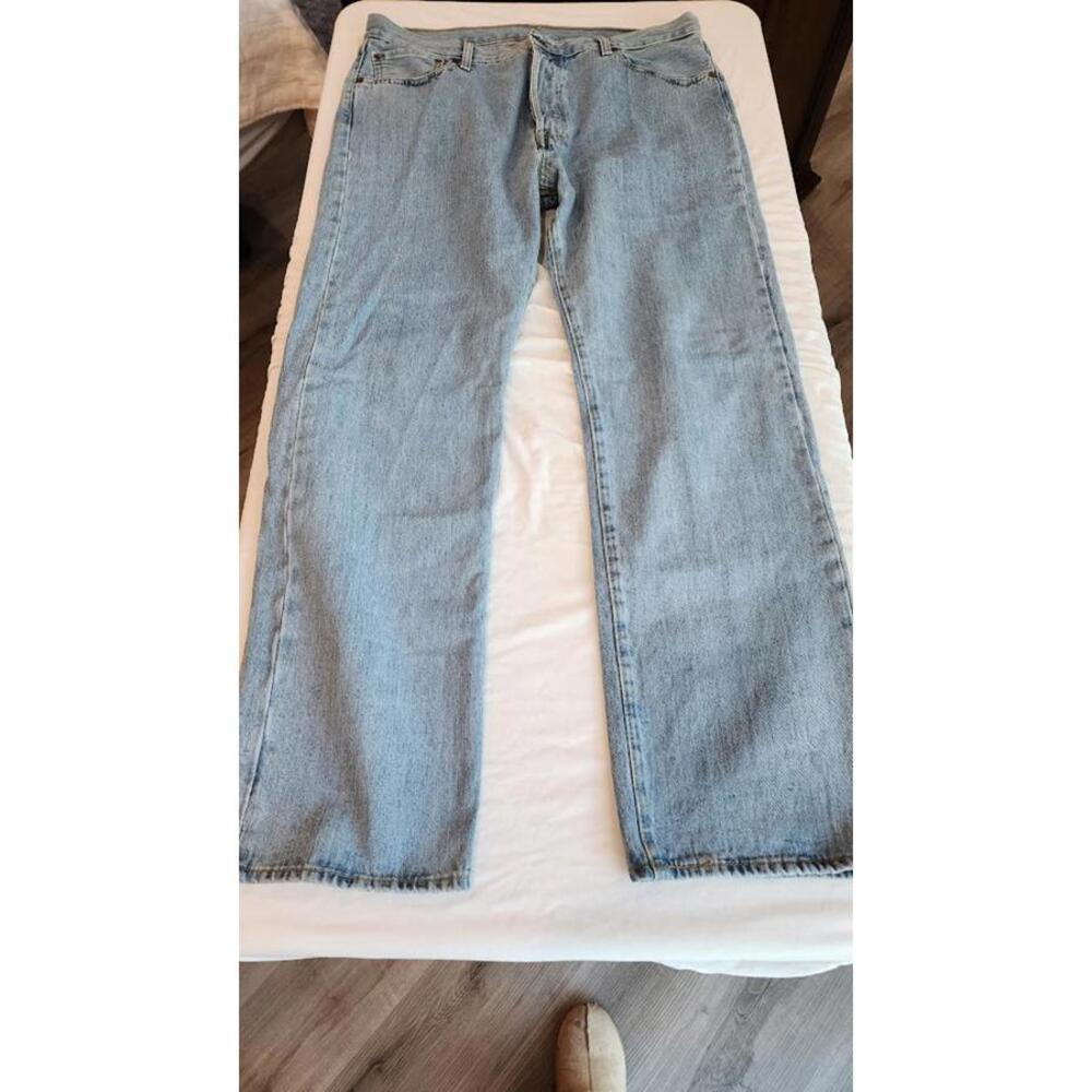 Men's Levi 501 size 36/31 light washed, button Fly, excellent pre owned